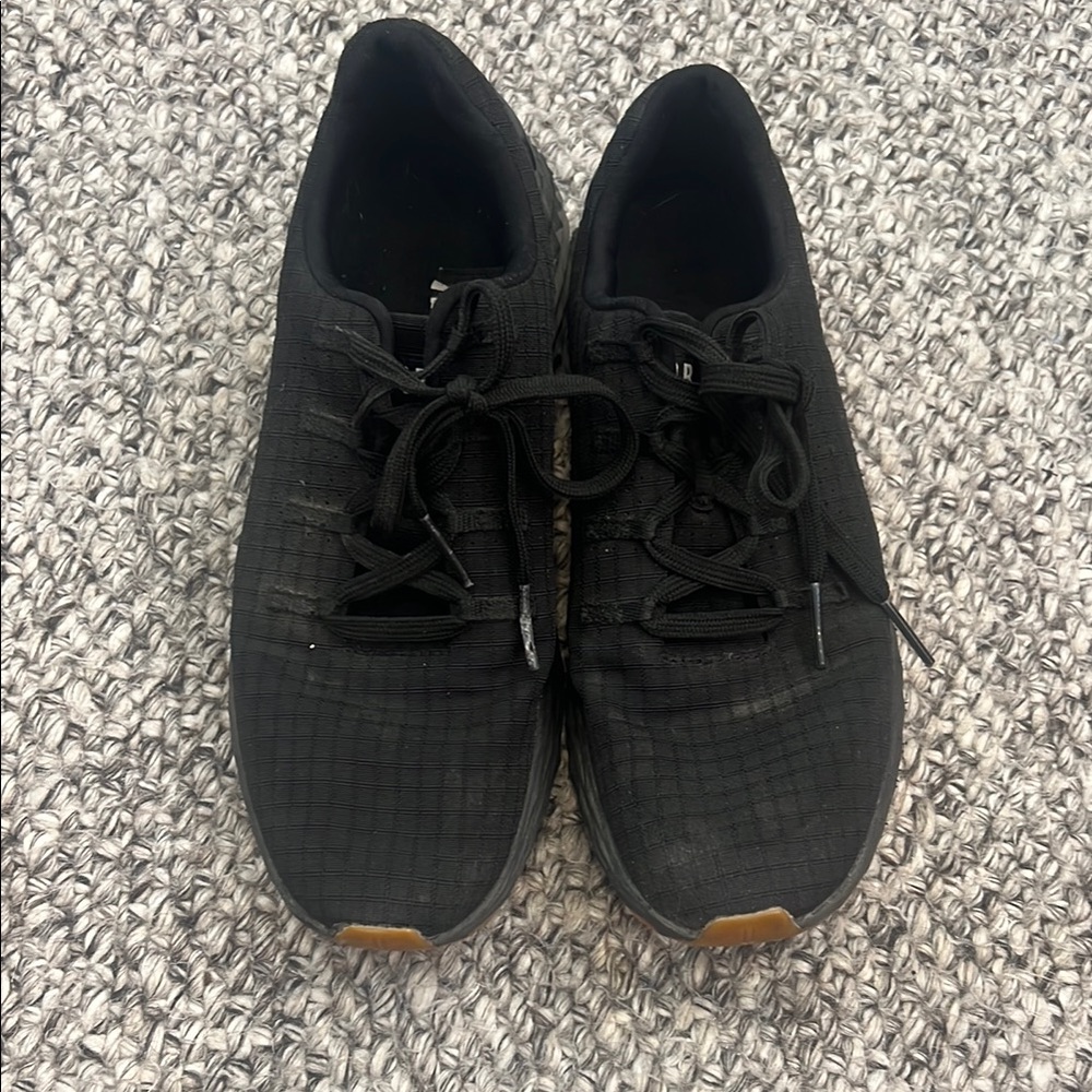 7.5 women’s  Black Athletic Shoes
